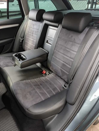 Чехлы на Skoda Octavia A7 из экокожи и антары ELA2020P черно темно-серые