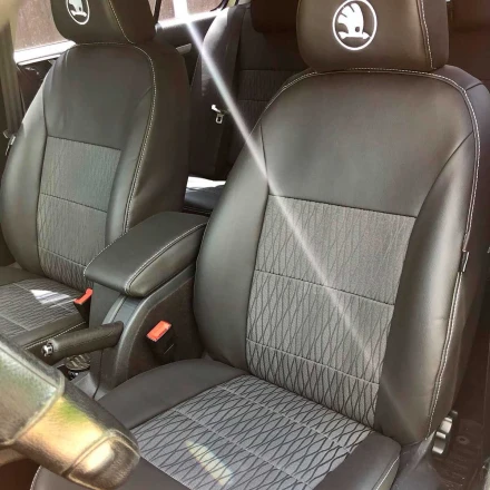 Авточехлы на Skoda Octavia A5 из экокожи и гобелена черно-серые