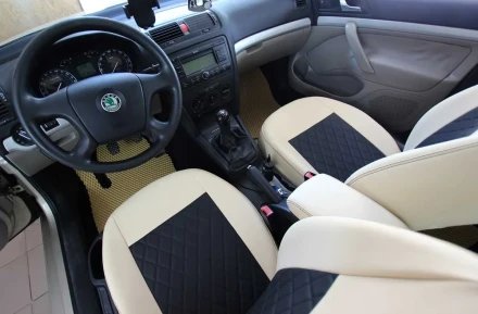 Чехлы на Skoda Octavia A5 седан Eco Prestige бежево-чорные