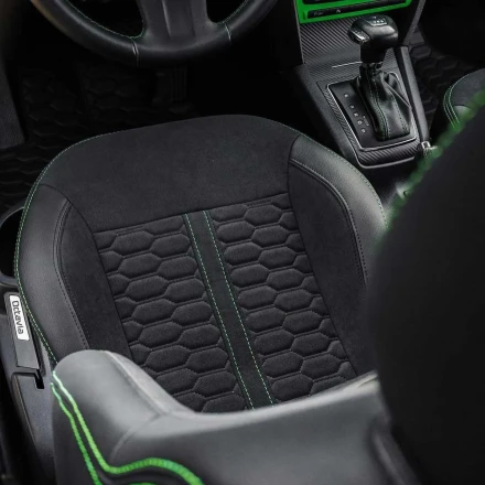 Чехлы на Skoda Octavia A5 RS (Шкода Октавия А5 РС) из экокожи и алькантары Sport 3