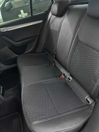 Чехлы на Skoda Octavia A7 (Шкода Октавия А7) из экокожи и ткани с тиснением Comfort Plus 3