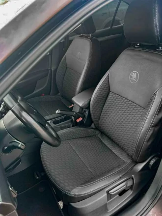 Чехлы на Skoda Octavia A7 (Шкода Октавия А7) из экокожи и ткани с тиснением Comfort Plus 3