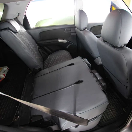 Чехлы на KIA Sportage II из экокожи и антары Vip Elite серо-черные