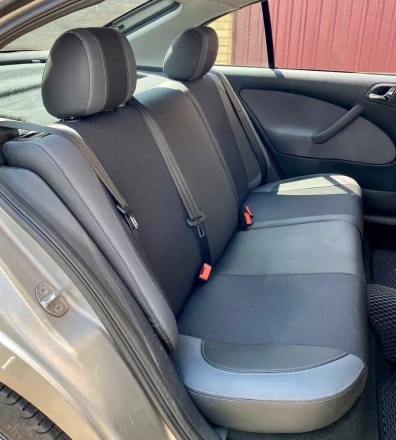 Чехлы на Skoda Octavia Tour из экокожи и ткани Vip Elite