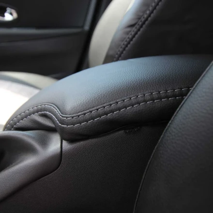 Чехлы на Renault Megane III из экокожи и антары Antara черно-серые