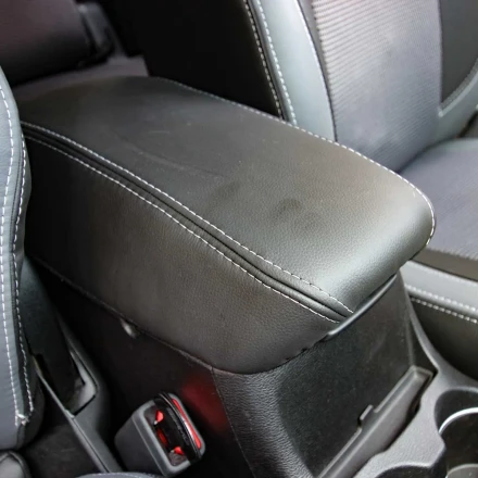 Чехлы на Jeep Grand Cherokee из экокожи и ткани Vip Elite