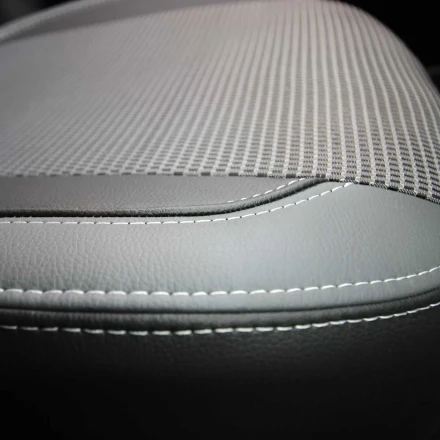 Чехлы на Jeep Grand Cherokee из экокожи и ткани Vip Elite