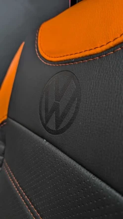 Чехлы на Volkswagen Golf V (Фольксваген Гольф 5) из экокожи и цветными вставками Comfort Plus 2