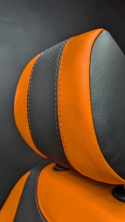 Чехлы на Volkswagen Golf V (Фольксваген Гольф 5) из экокожи и цветными вставками Comfort Plus 2