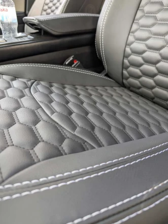 Чехлы на Ford Fusion USA (Форд Фьюжн США) из экокожи с прострочкой соты Sport 3