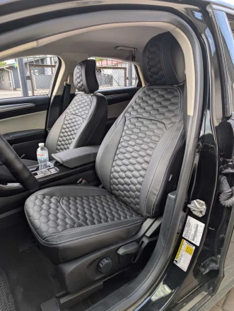 Чехлы на Ford Fusion USA (Форд Фьюжн США) из экокожи с прострочкой соты Sport 3