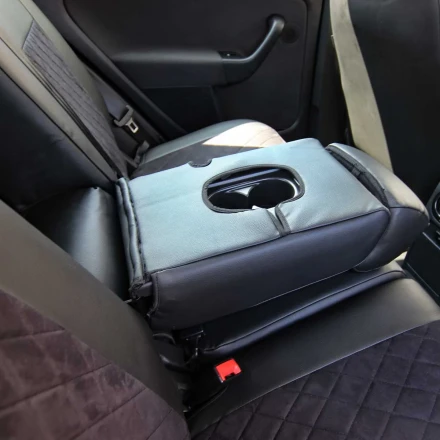 Чехлы на Volkswagen Golf Plus (Фольксваген Гольф Плюс) из экокожи и антары EPA