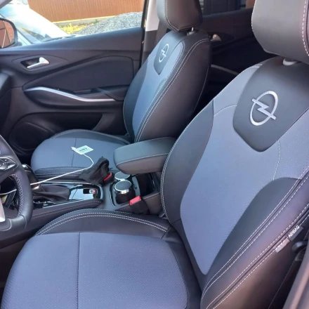 Чехлы на Opel Grandland X из экокожи c перфорацией черно-серые