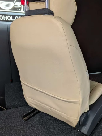 Чехлы на Volkswagen Golf Plus (Фольксваген Гольф Плюс) из экокожи и польской алькантары с прострочкой соты Comfort Plus 3