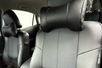 Подушка на подголовник из экокожи черная 