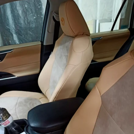 Чехлы Toyota RAV 4 (Тойота РАВ 4) из бежевой экокожи и алькантары