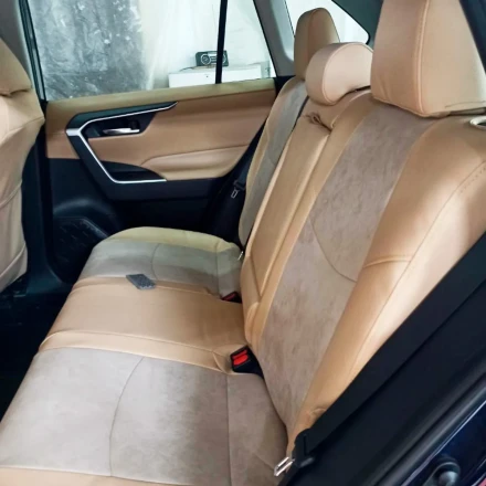 Чехлы Toyota RAV 4 (Тойота РАВ 4) из бежевой экокожи и алькантары