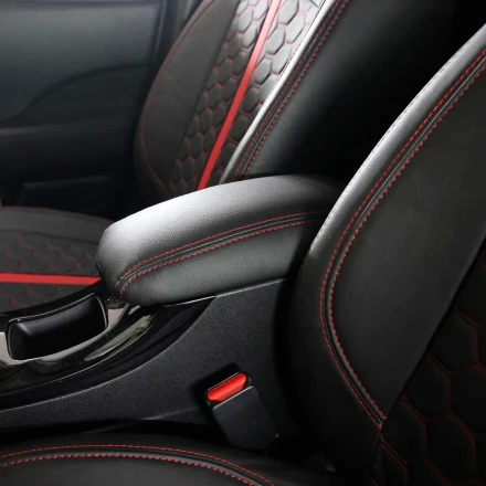 Чехлы на Nissan Leaf I из экокожи Eco Sport (красная полоска)