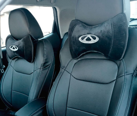 Подушка для подголовника из велюра с логотипом Вашего авто