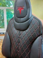 Чехлы на Tesla Model S (Тесла Модел С) из экокожи с перфорацией и прострочкой ромб