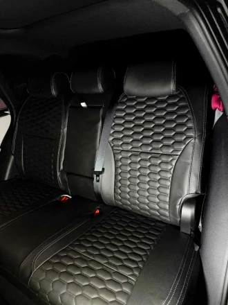 Чехлы на BYD Song Plus (Бид Сонг Плюс) из экокожи с прострочкой соты Sport 3