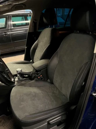 Чехлы на Skoda Octavia A7 из экокожи и итальянской алькантары Sport 3 черные