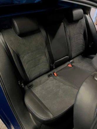 Чехлы на Skoda Octavia A7 из экокожи и итальянской алькантары Sport 3 черные