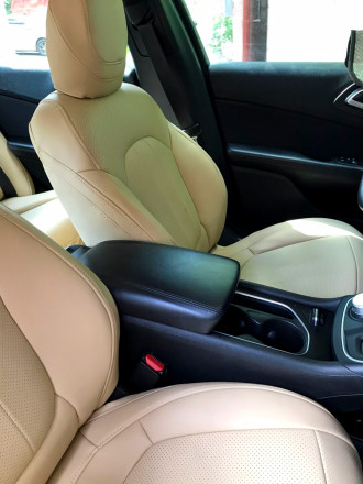 Чехлы на Chrysler 200 из экокожи бежевые