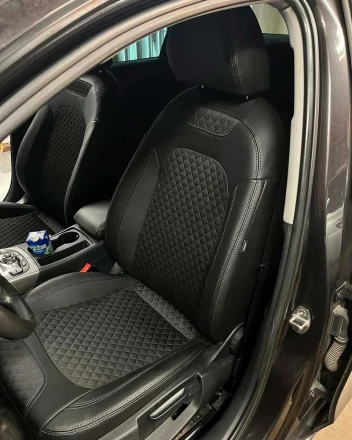 Чехлы на Audi A4 B8 (Ауди А4 Б8) из экокожи и ткани с тиснением Comfort 1