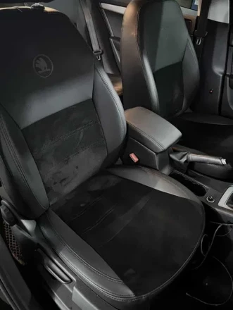 Чехлы на Skoda Octavia A7 (Шкода Октавия А7) из экокожи и антары Comfort Plus 3 черные