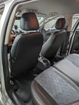 Чехлы на Volkswagen Golf V (Вольксваген Гольф 5) из экокожи и польской алькантары VE