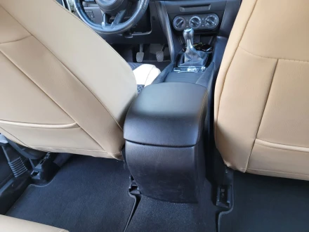 Чехлы на Mazda 3 III BM/BN (Мазда 3 III БМ/БН) из экокожи и ткани с тиснением Comfort 1