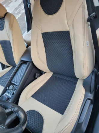 Чехлы на Mazda 3 III BM/BN (Мазда 3 III БМ/БН) из экокожи и ткани с тиснением Comfort 1