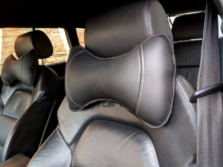 Подушка для подголовников авто из экокожи без лого