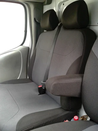 Чехлы на Renault Trafic (1+2) из гобелена чорно-серые