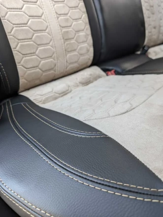 Чехлы на Jeep Renegade (Джип Ренегат) из экокожи и польской алькантары с прострочкой соты Comfort Plus 3