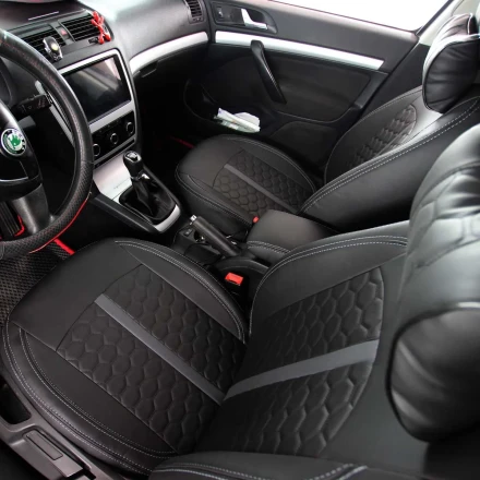 Чехлы на Skoda Octavia A5 (Шкода Октавия А5) из экокожи Eco Sport черные с серой полосой