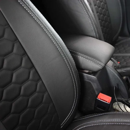 Чехлы на Skoda Octavia A5 (Шкода Октавия А5) из экокожи Eco Sport черные с серой полосой