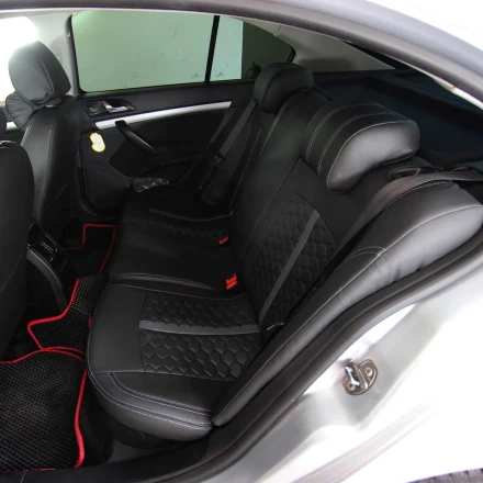 Чехлы на Skoda Octavia A5 (Шкода Октавия А5) из экокожи Eco Sport черные с серой полосой