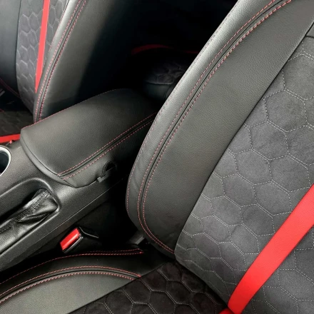 Чехлы на Ford Mustang VI (Форд Мустанг 6) из экокожи и польской алькантары ES