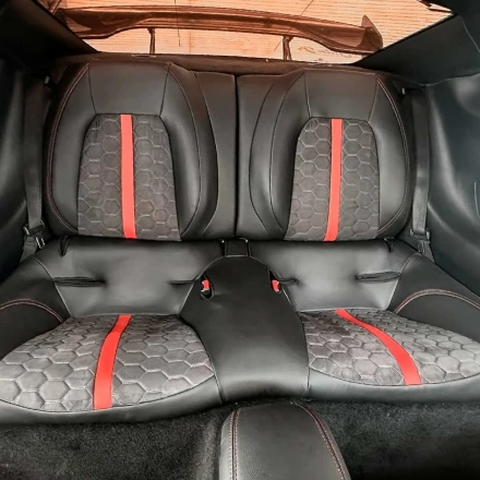 Чехлы на Ford Mustang VI (Форд Мустанг 6) из экокожи и польской алькантары ES