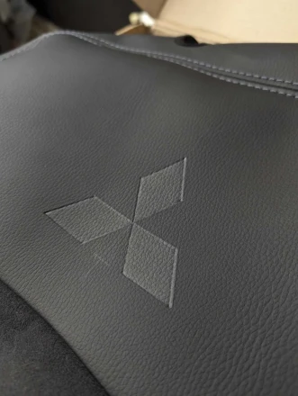 Чехлы на Mitsubishi Outlander Sport (Мицубиси Аутлендер Спорт) из экокожи и польской алькантары