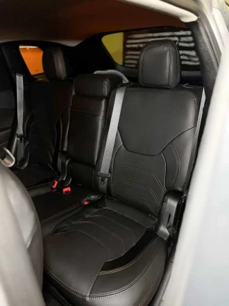 Чехлы на Jeep Cherokee KL (Джип Чероки КЛ) из экокожи с выгнутой прострочкой Comfort 3