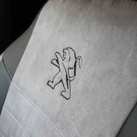 Чехлы на Peugeot 208 из экокожи и антары ELA2020P