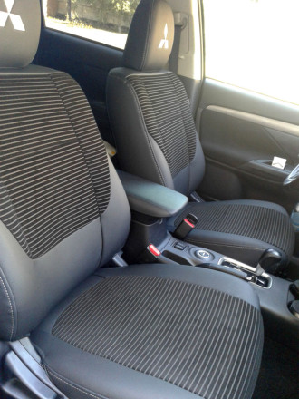 Чехлы на Mitsubishi Outlander III из экокожи и ткани