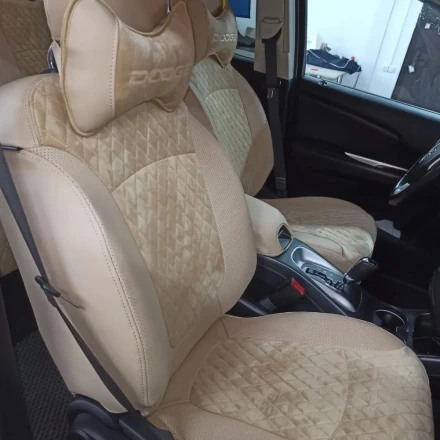 Чехлы на Dodge Journey из экокожи и велюра бежевые