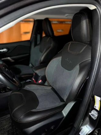 Чехлы на Jeep Cherokee KL (Джип Чироки КЛ) из экокожи и алькантары Comfort 3